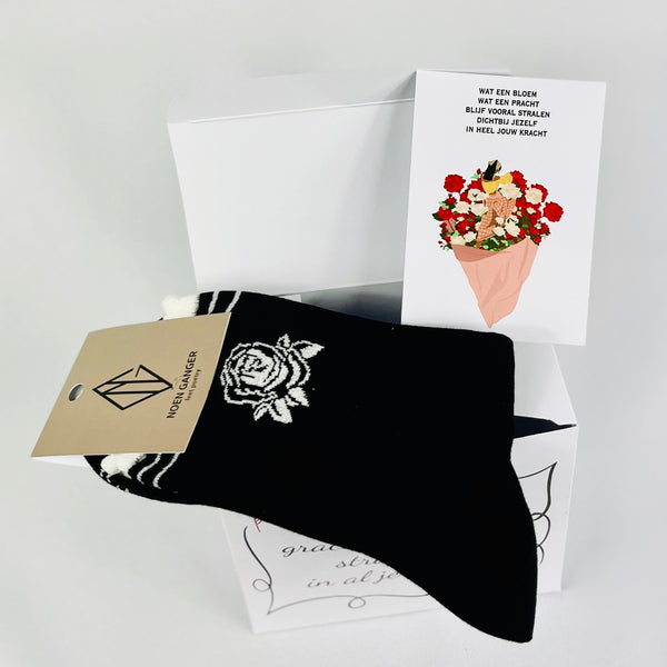 PRETTY WHITE ROSE GIFTBOX MET KAARTJE