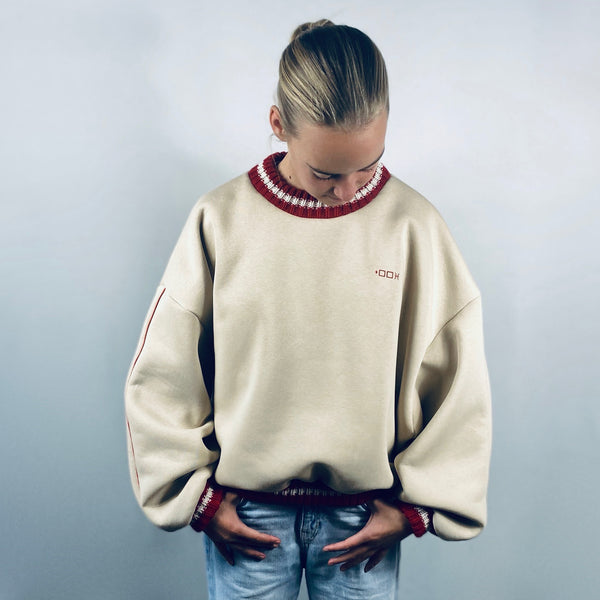 SOOI SWEATER TEACH PEACE