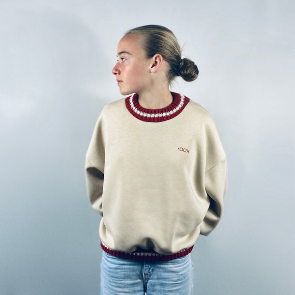 SOOI SWEATER TEACH PEACE