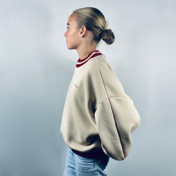 SOOI SWEATER TEACH PEACE
