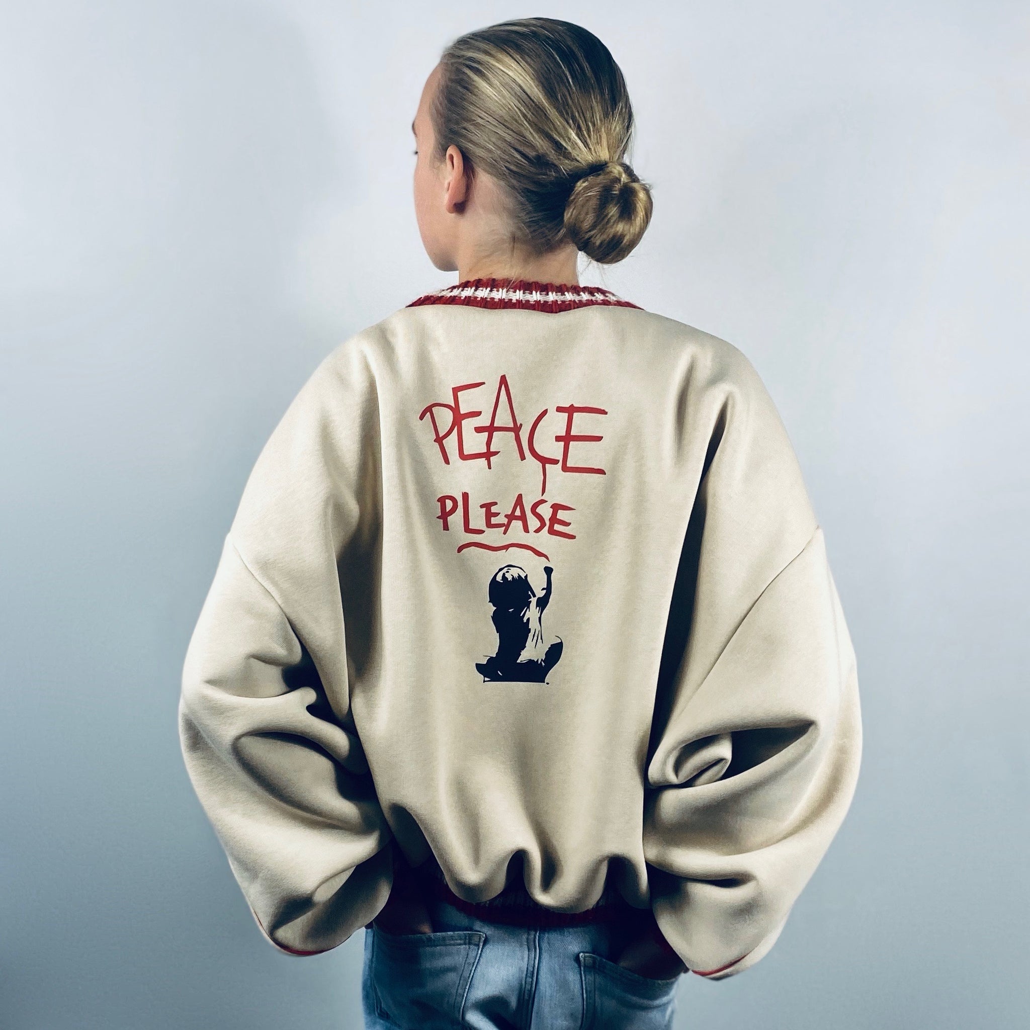 SOOI SWEATER TEACH PEACE