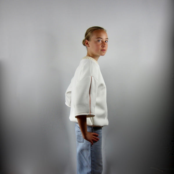SOOI SWEATER ENJOY BEING YOURSELF