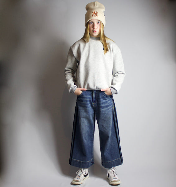 SOOI SWEATER TEACH PEACE GRIJS