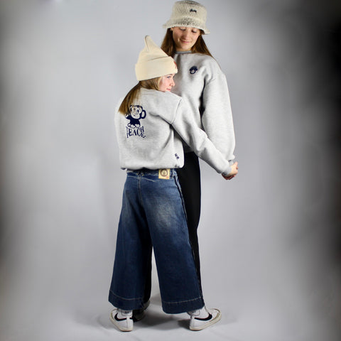 SOOI SWEATER TEACH PEACE GRIJS