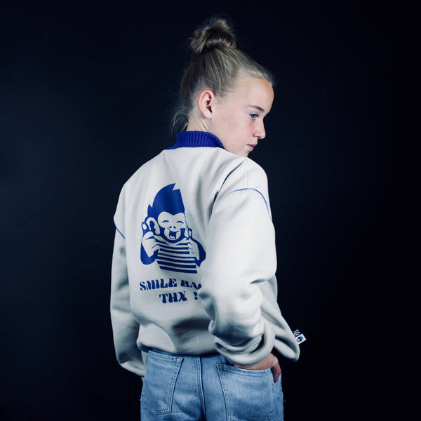 SOOI SWEATER SMILE BACK THX !